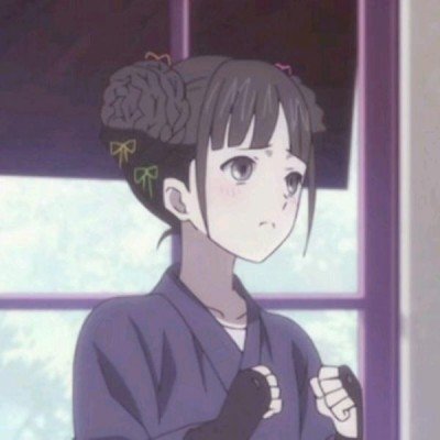 女孩太想念外公外婆睡墓碑旁不愿走